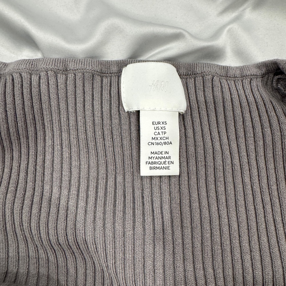 H&M Gray Ribbed Sweater - Picture 2 of 2